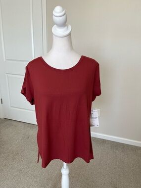 NWT Phoenix Activewear Paros Side Slit Short-Sleeve Scoop Neck Tee Large Red